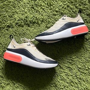 Women’s Nike Air Max Dia SE Sneakers - Barely Worn